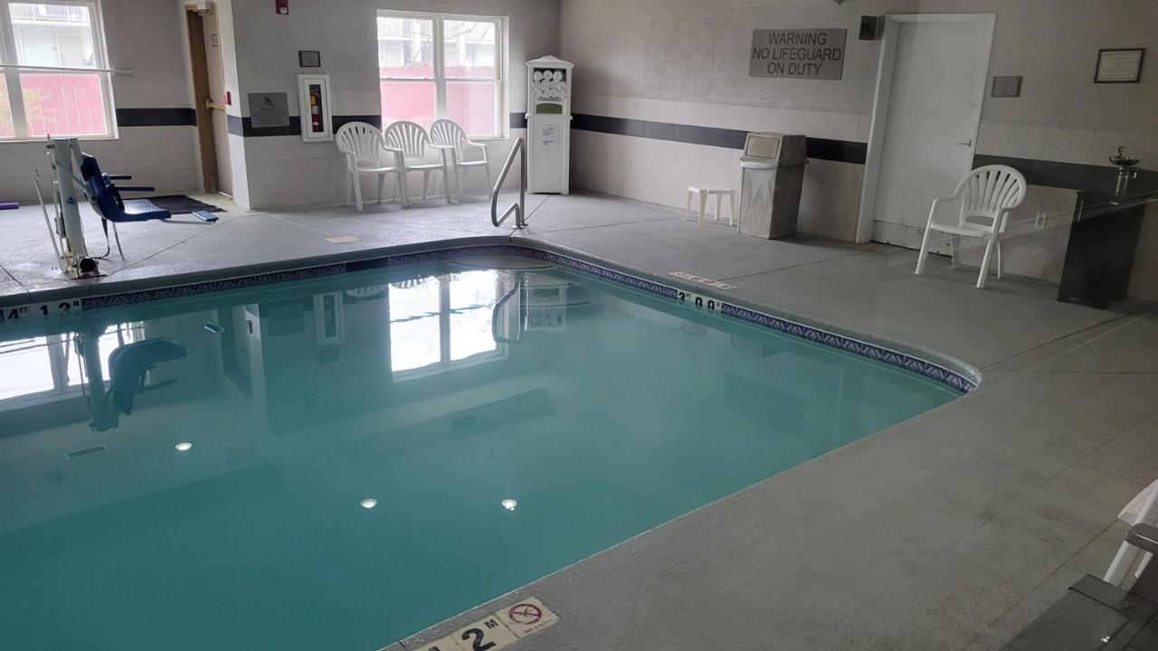 Country & By Radisson, Mcdonough, Ga 3*